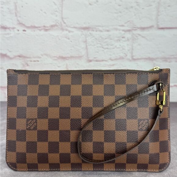 Louis Vuitton Damier Ebene Neverfull Pochette Wristlet Bag - Picture 3 of 14